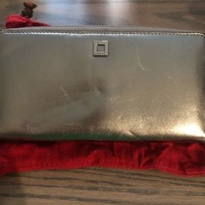 Lodi’s zip wallet